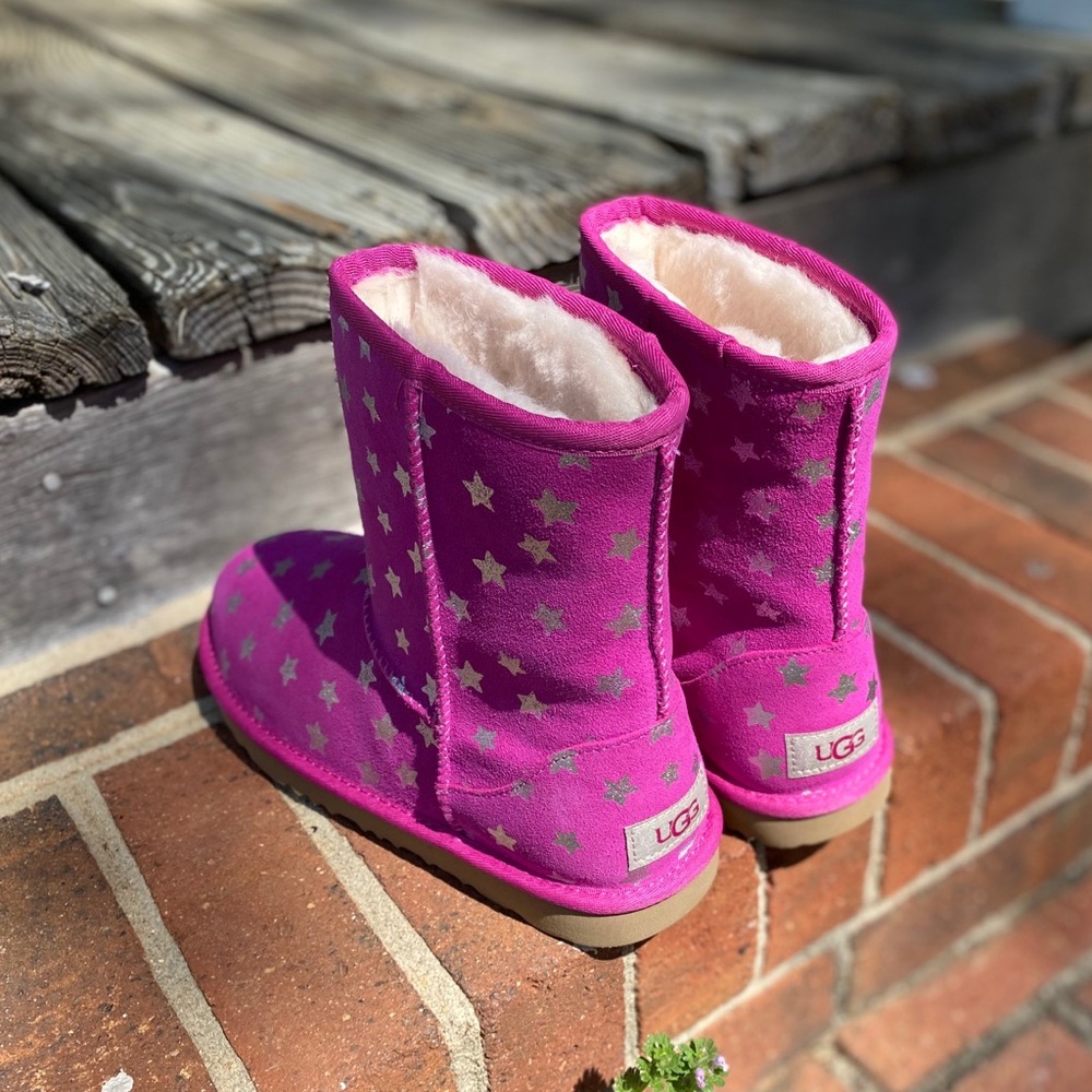 Ugg Classic Short II Water Resistant Stars Boot - Picture 3 of 4